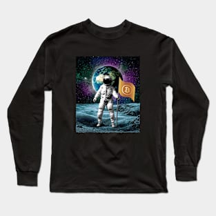 Astronaut with bitcoin flag in moon landing  background Long Sleeve T-Shirt